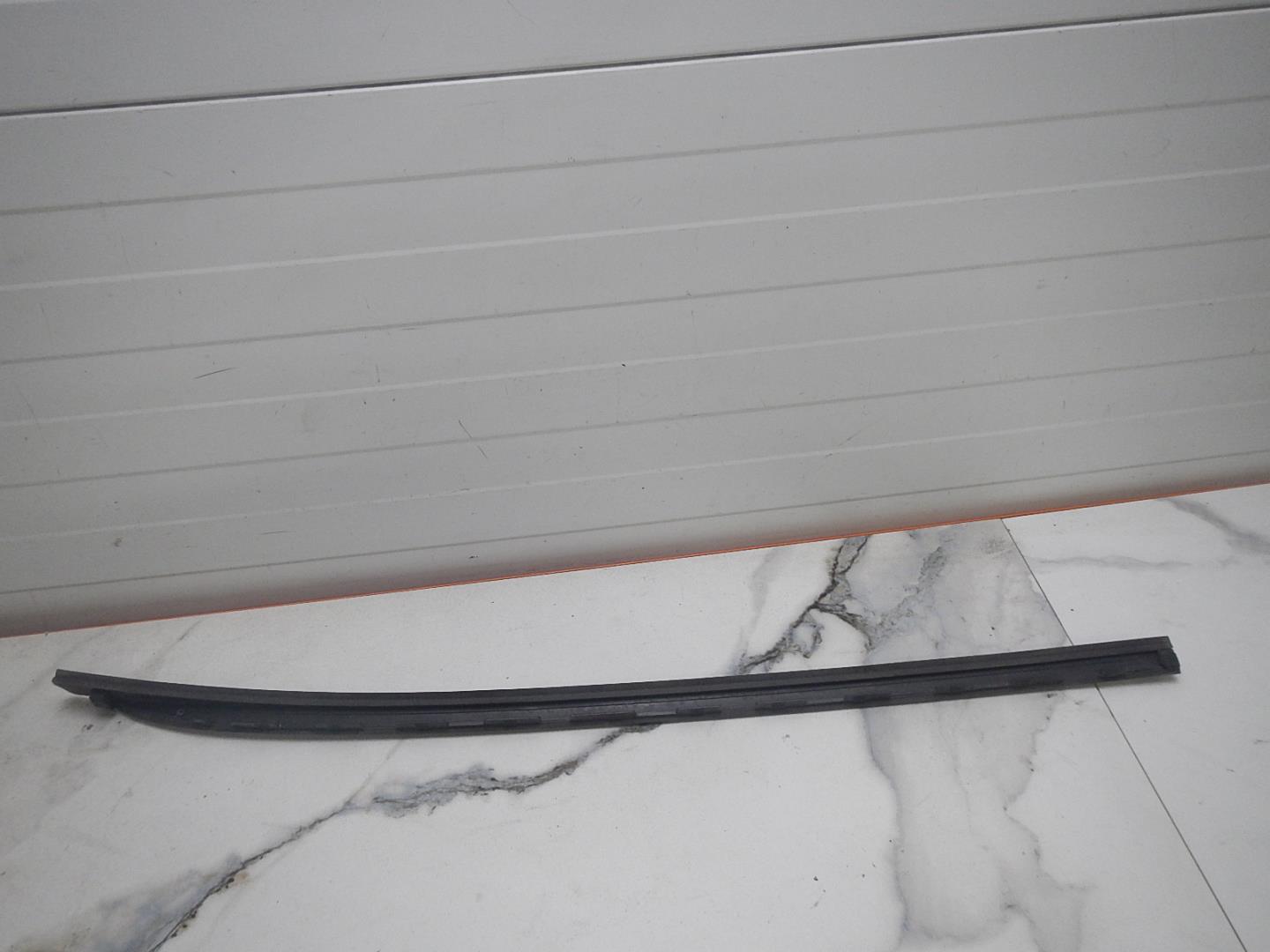 Молдинг лобового стекла