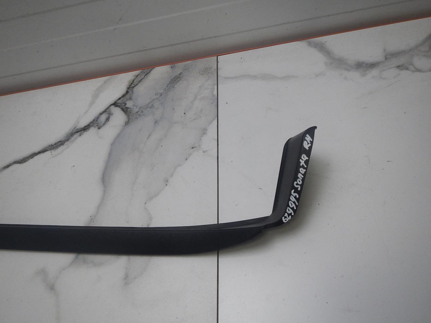 Молдинг лобового стекла