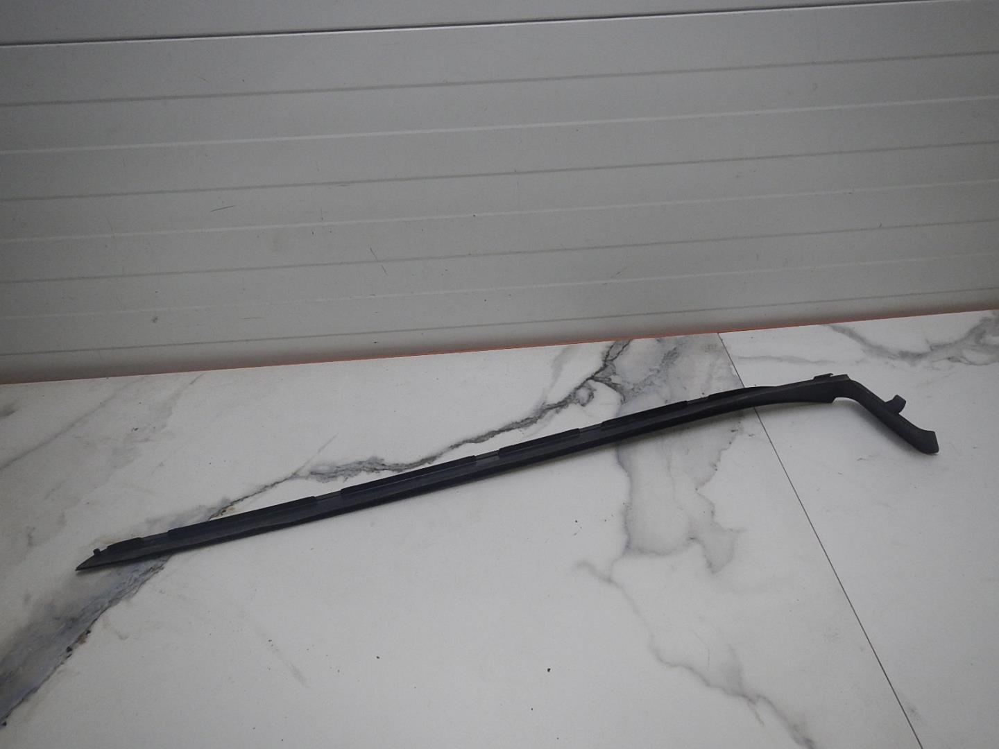 Молдинг лобового стекла