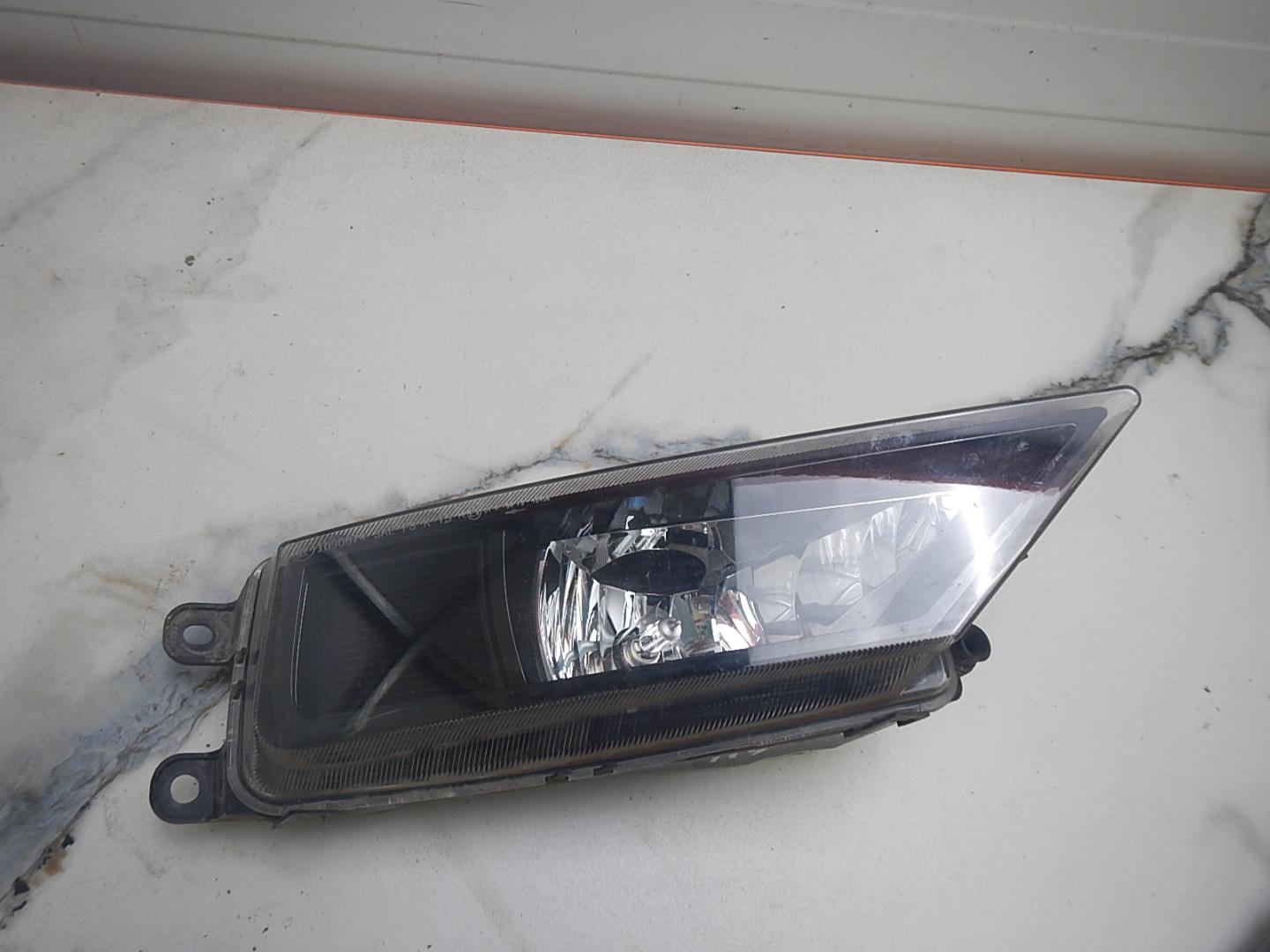 Фара противотуманная правая