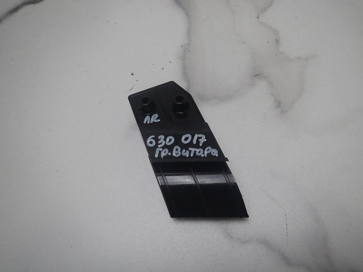 Кронштейн фар правый