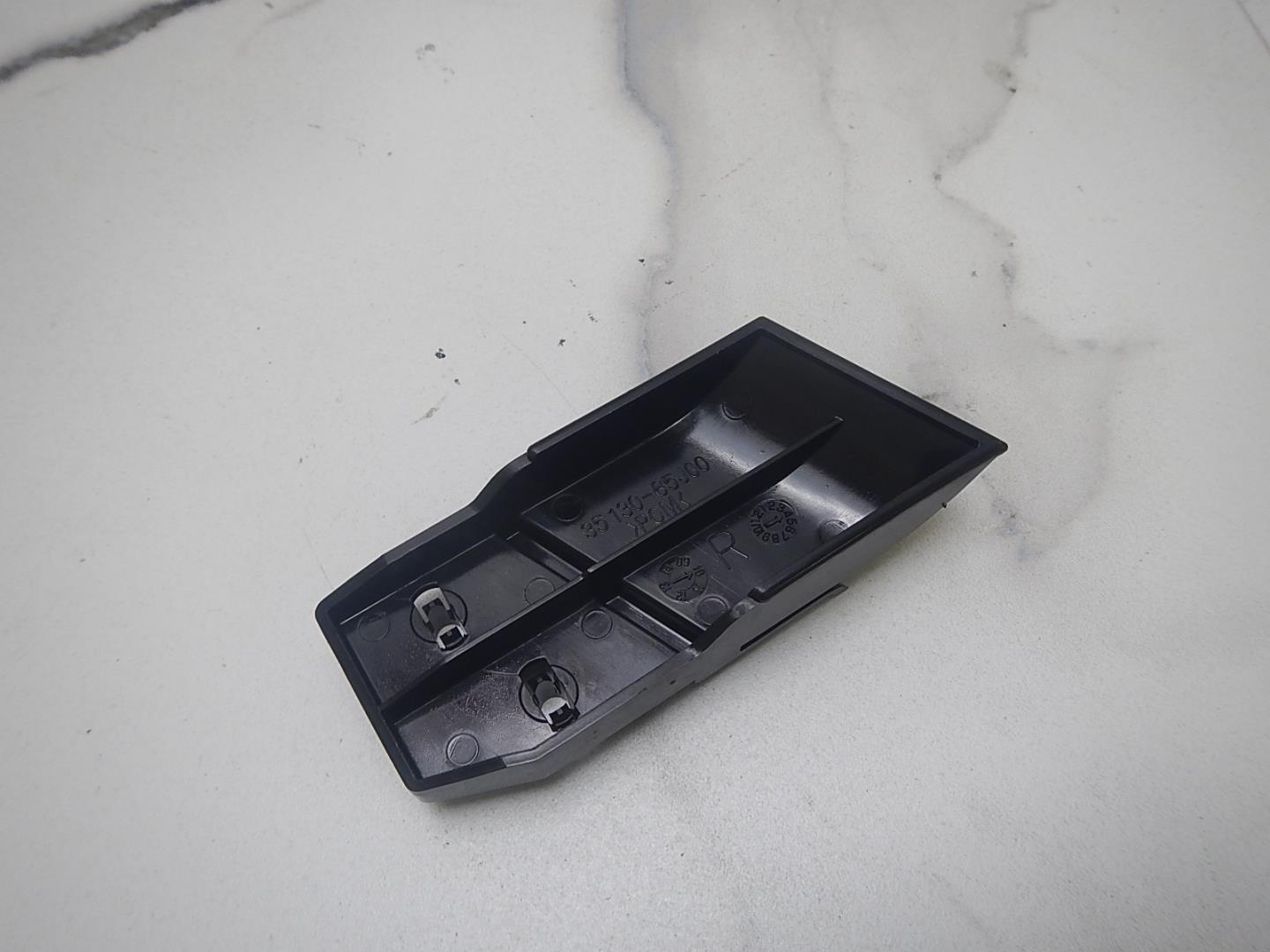 Кронштейн фар правый