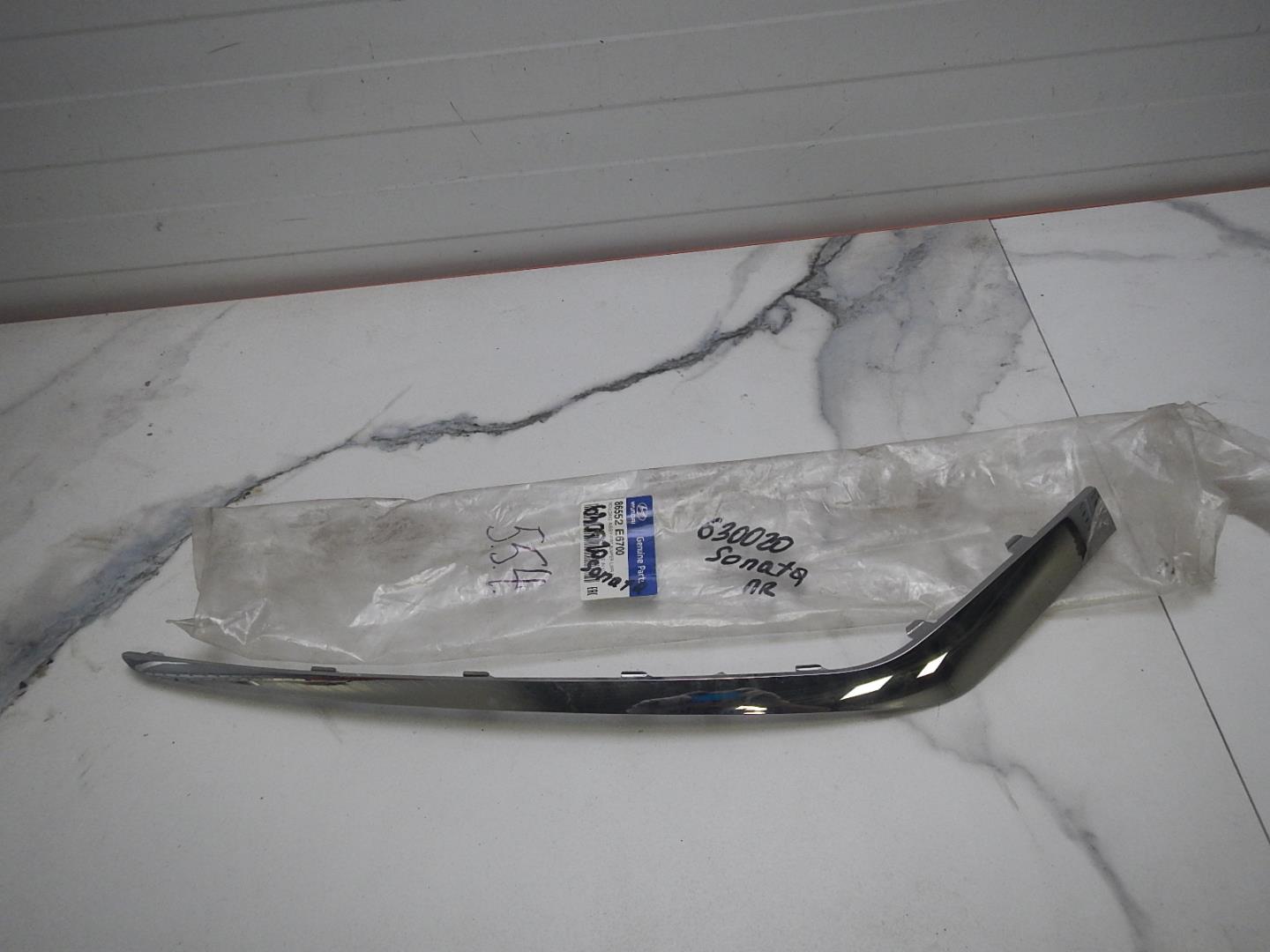 Молдинг переднего бампера правый