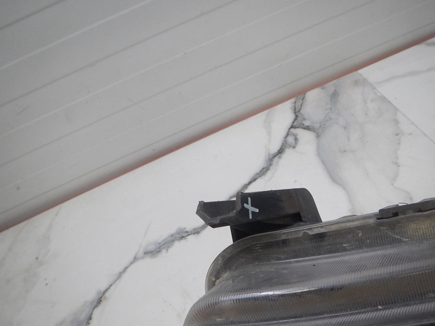 Фара противотуманная левая