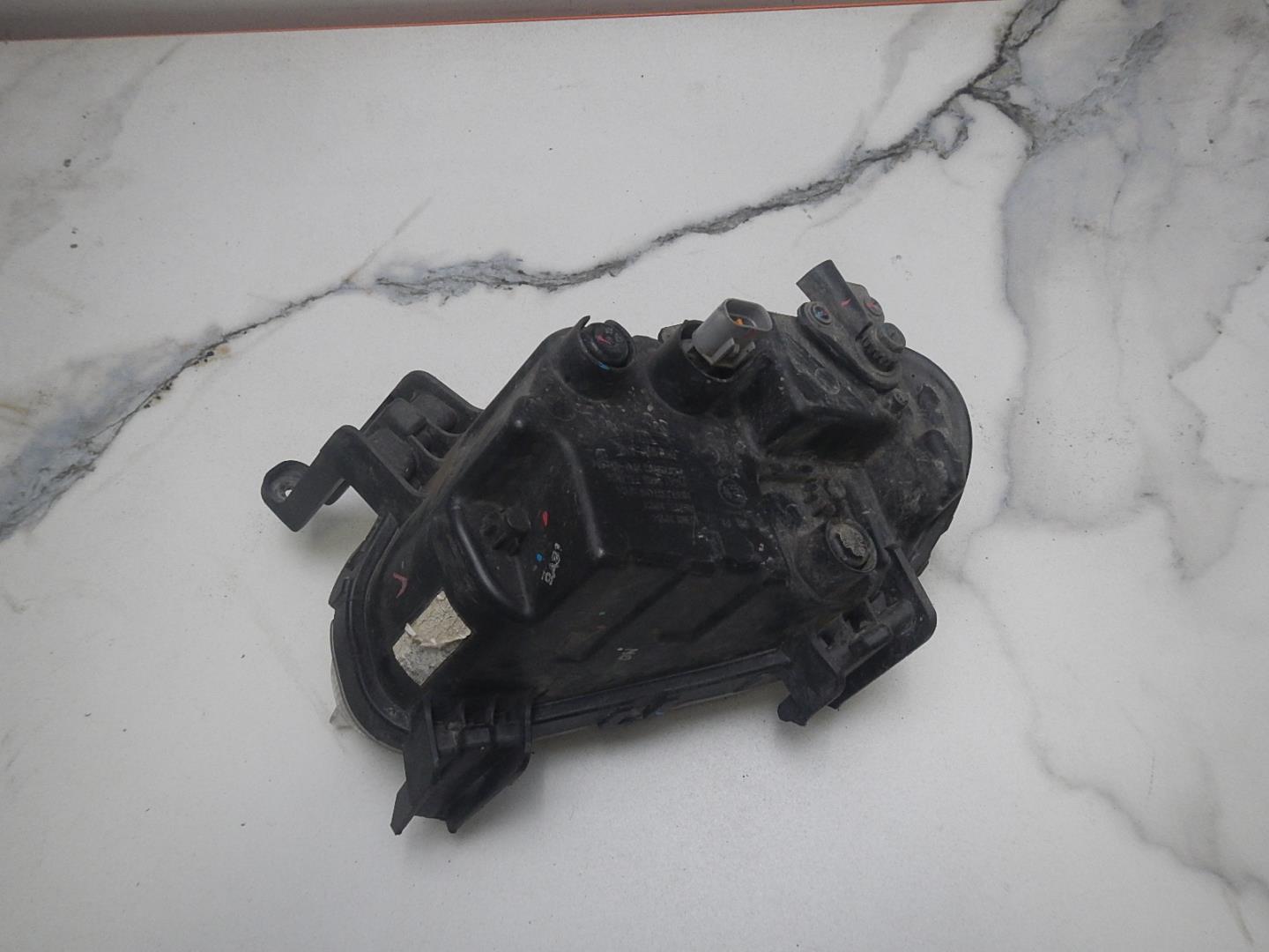 Фара противотуманная левая