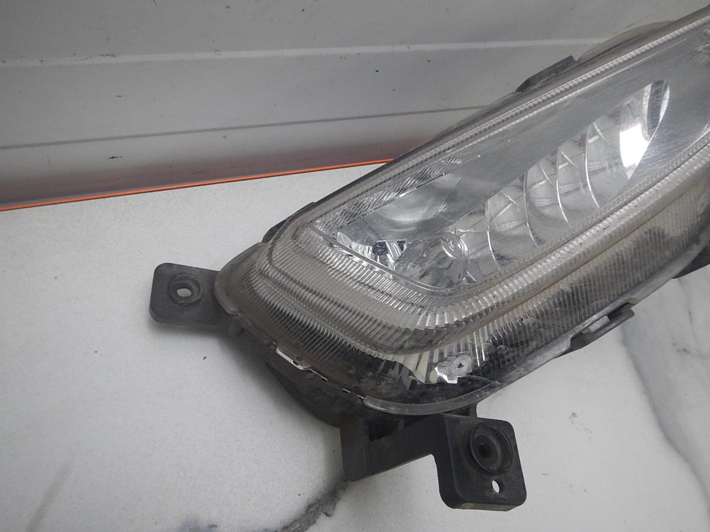 Фара противотуманная левая