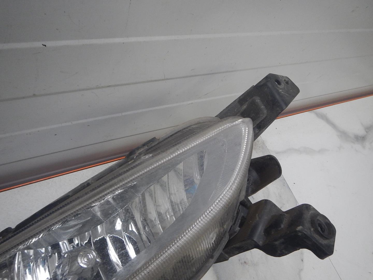 Фара противотуманная левая