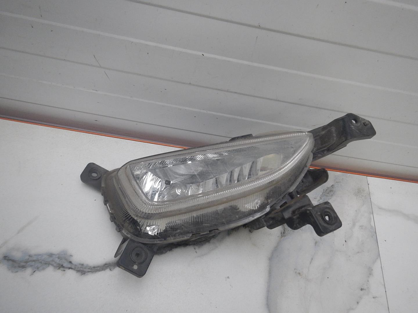 Фара противотуманная левая