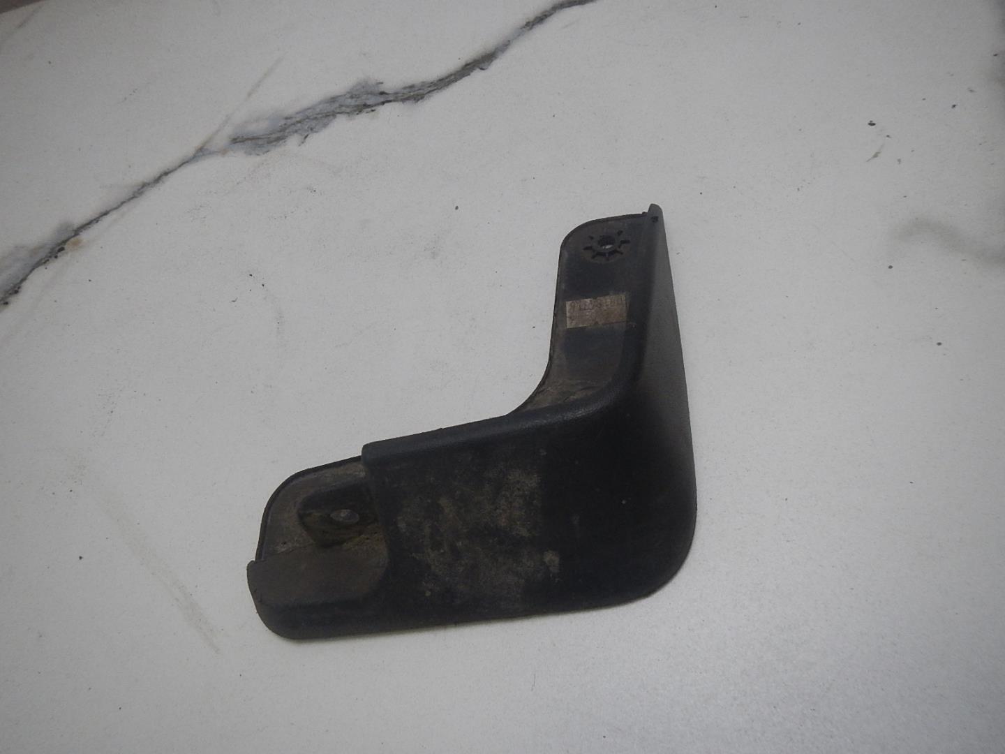 Брызговик задний правый