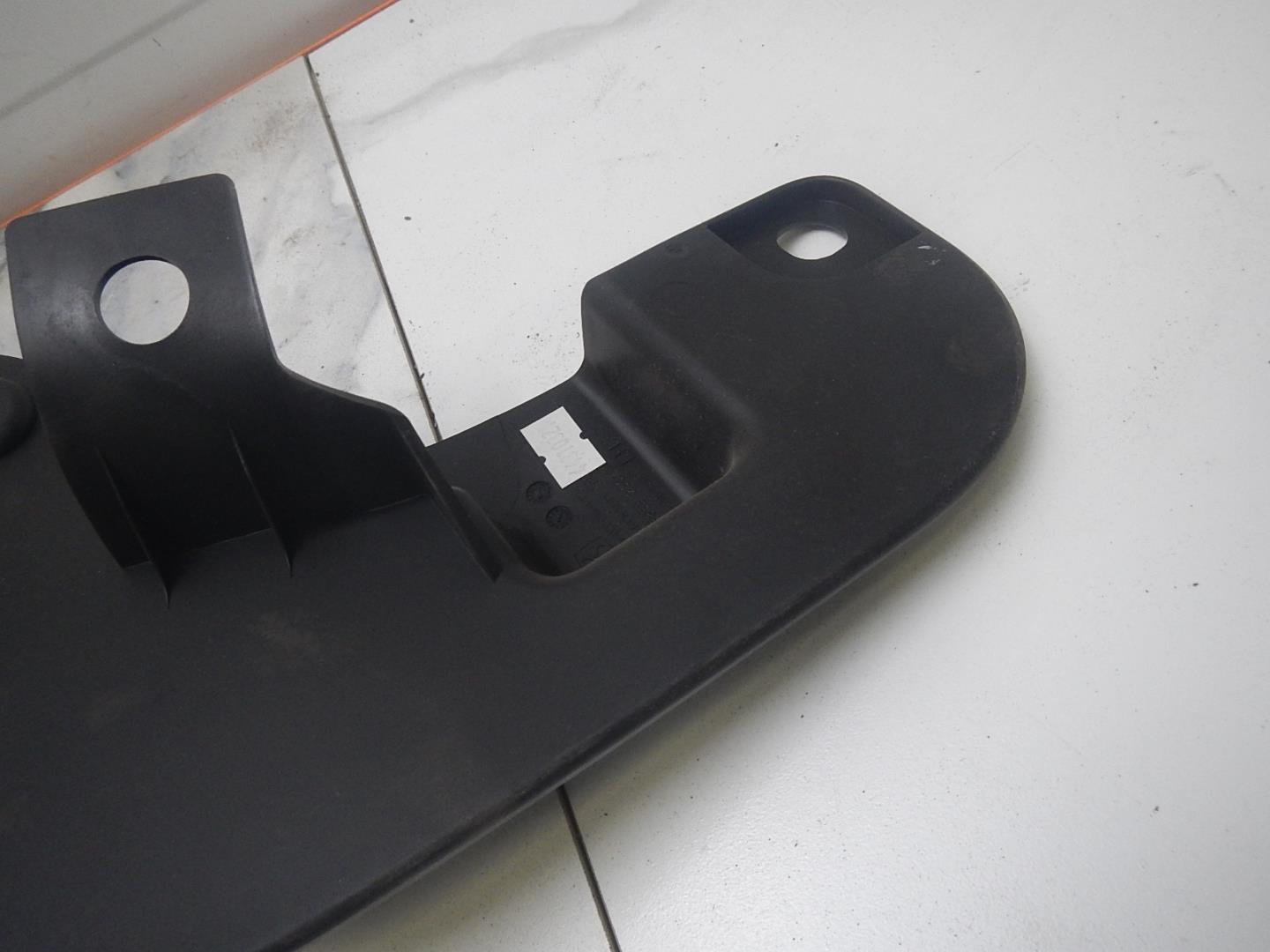 Брызговик передний левый