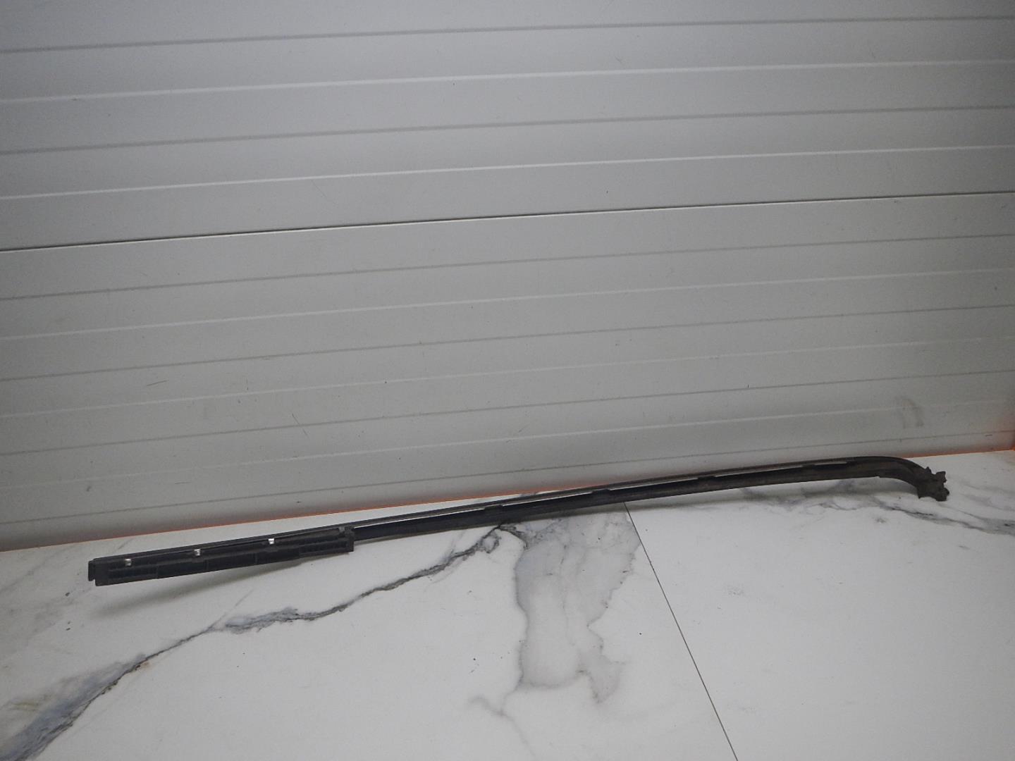 Молдинг лобового стекла