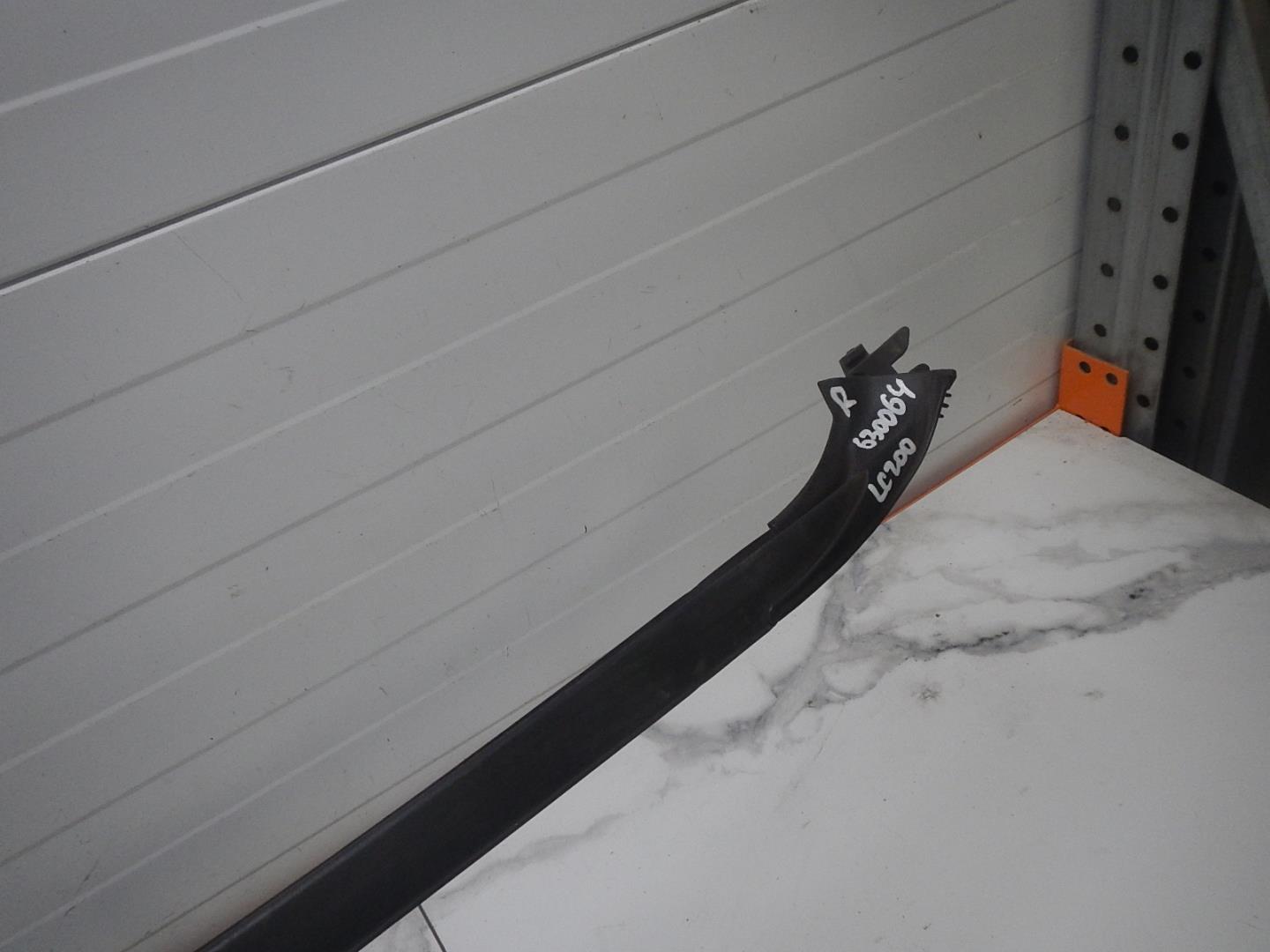 Молдинг лобового стекла