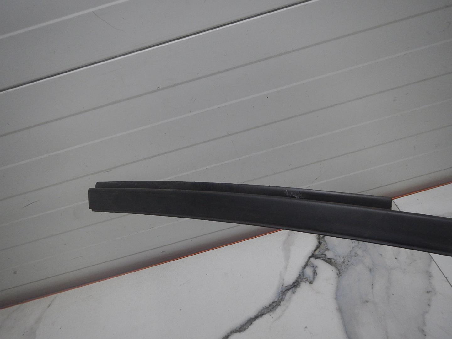 Молдинг лобового стекла