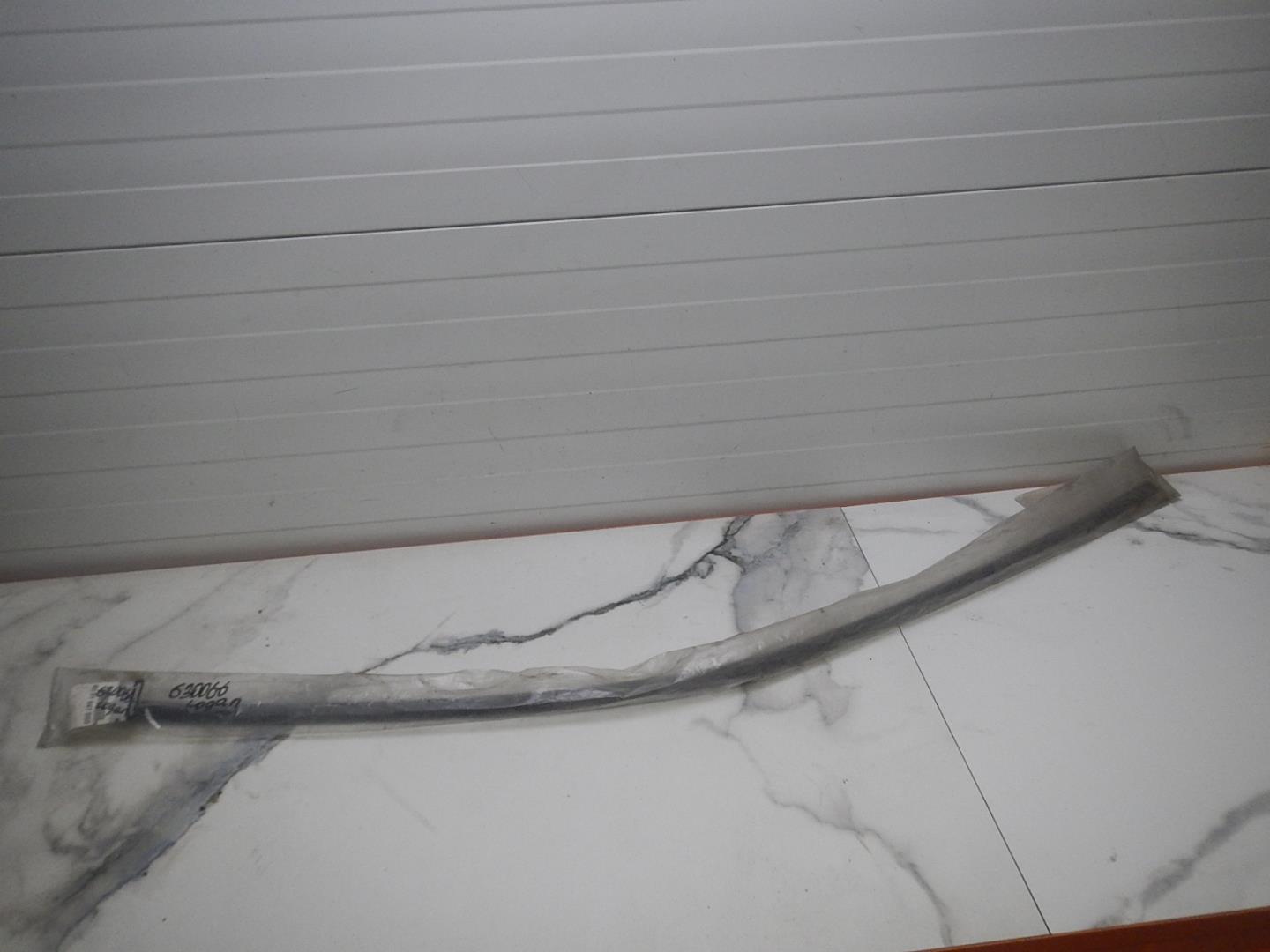 Молдинг лобового стекла