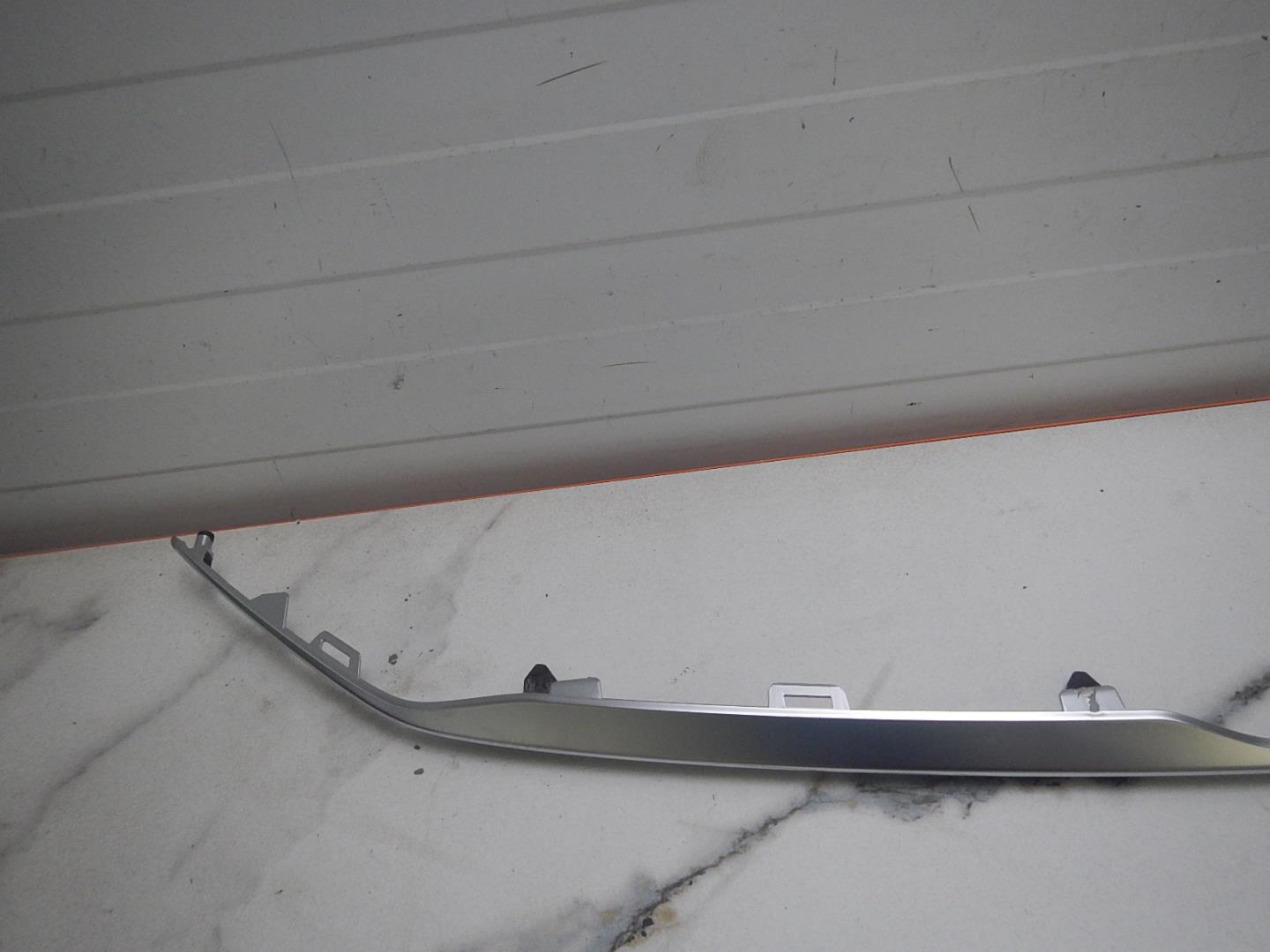 Накладка переднего бампера