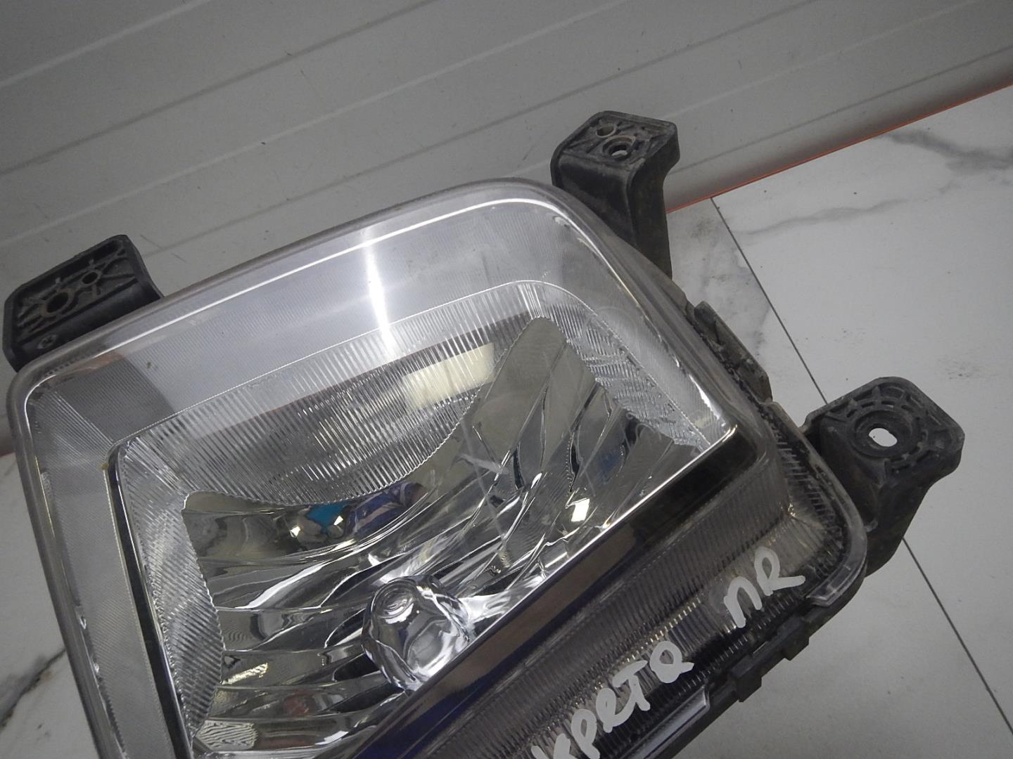 Фара противотуманная правая