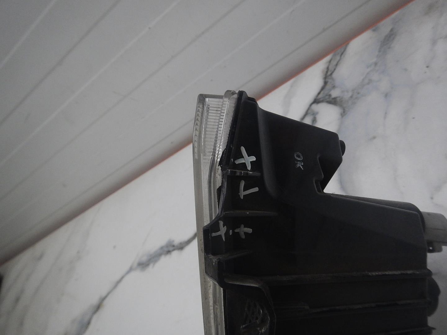 Фара дневного света правая (ходовые огни)