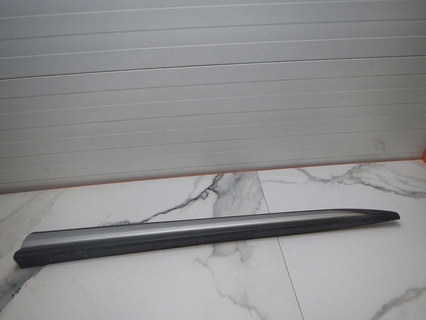 Молдинг передней правой двери