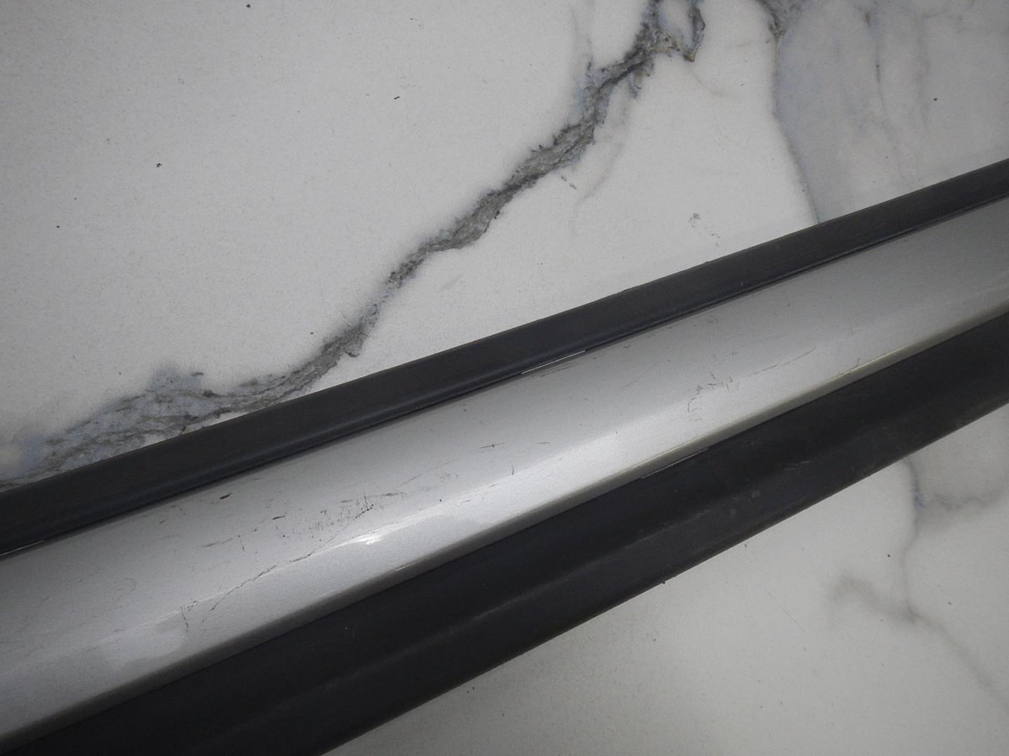 Молдинг передней правой двери