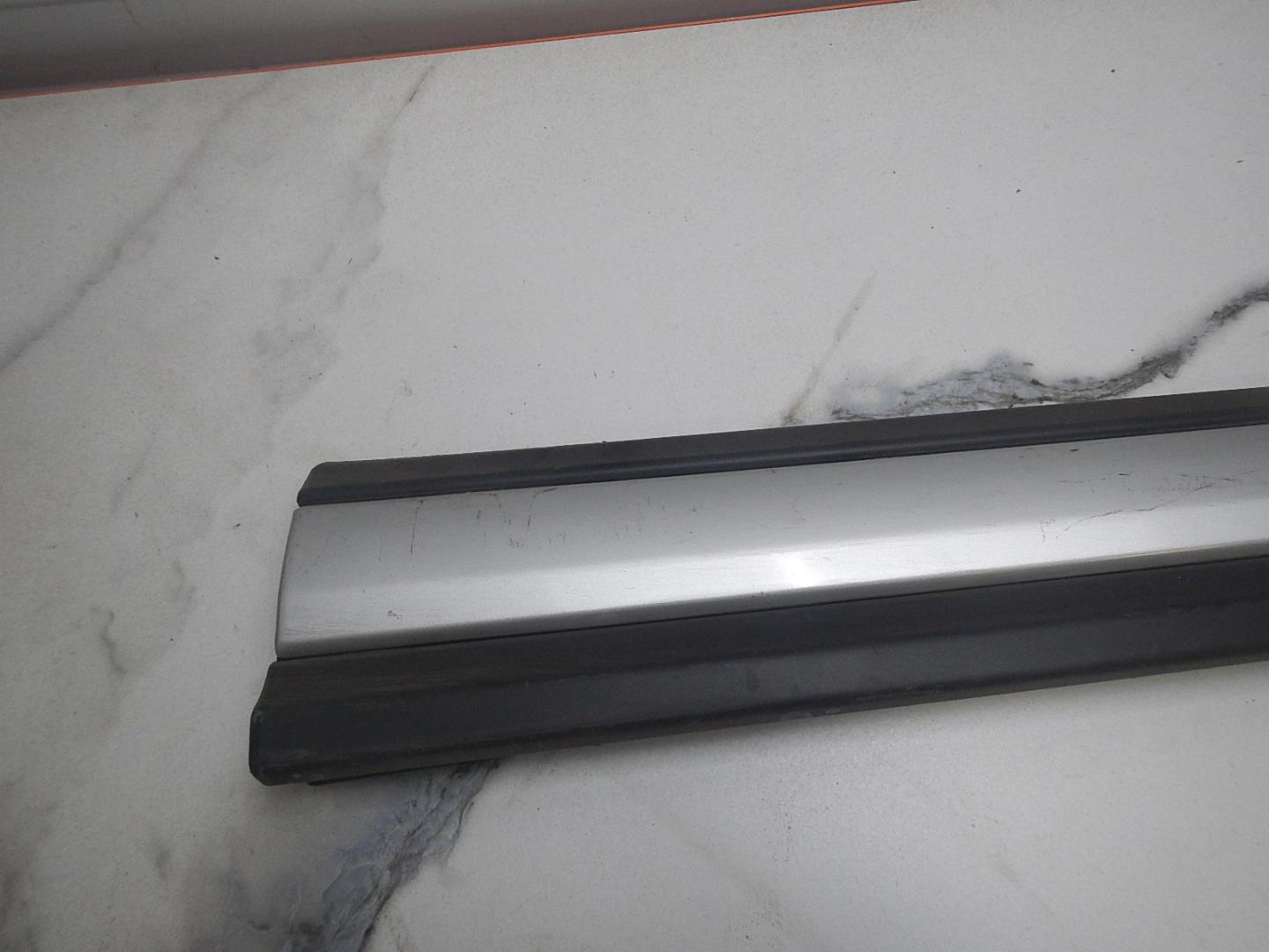 Молдинг передней правой двери