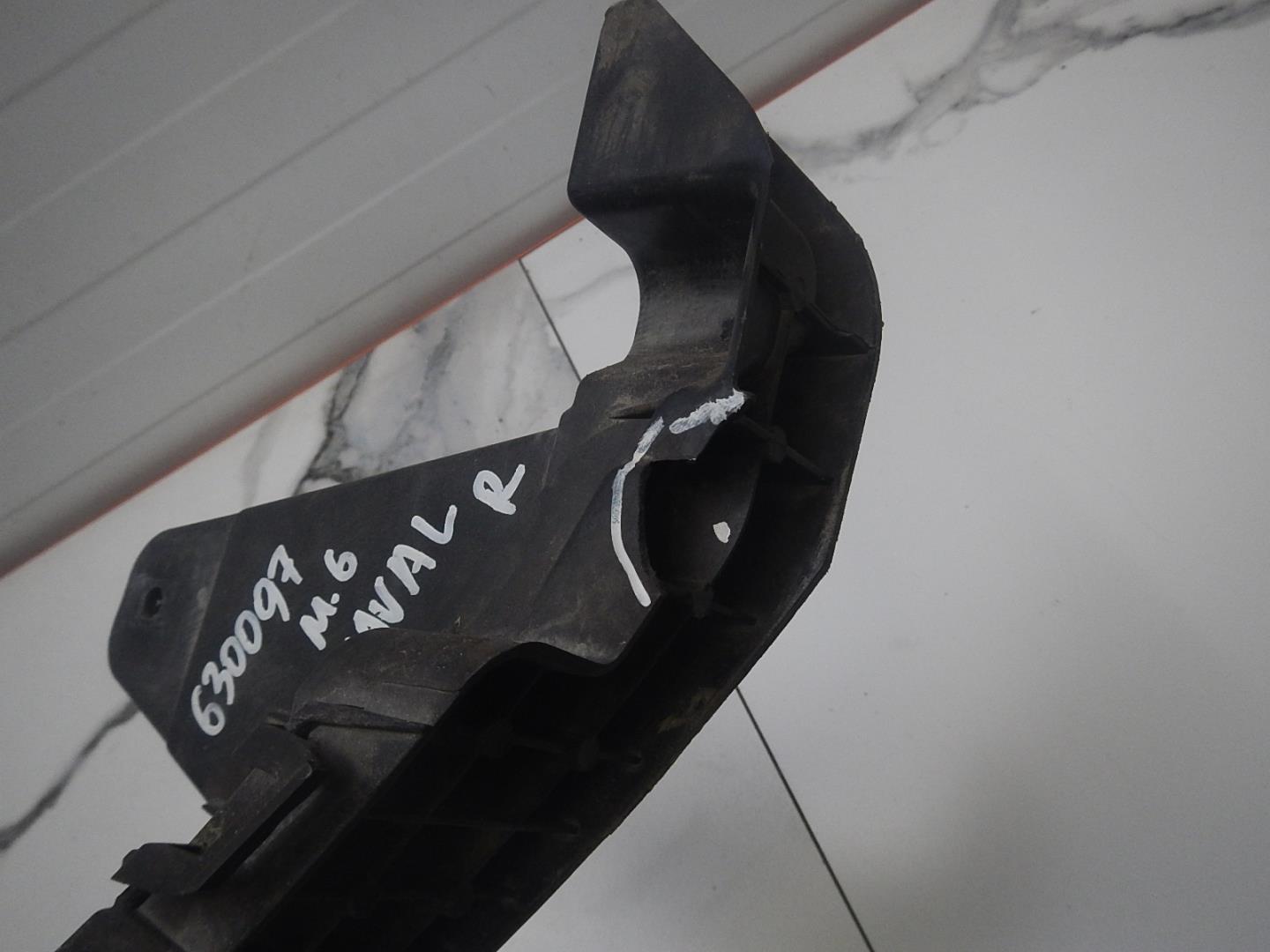 Кронштейн фар правый