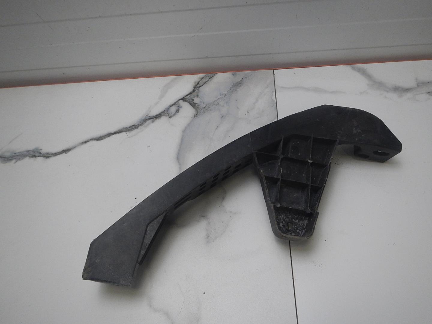 Кронштейн фар правый