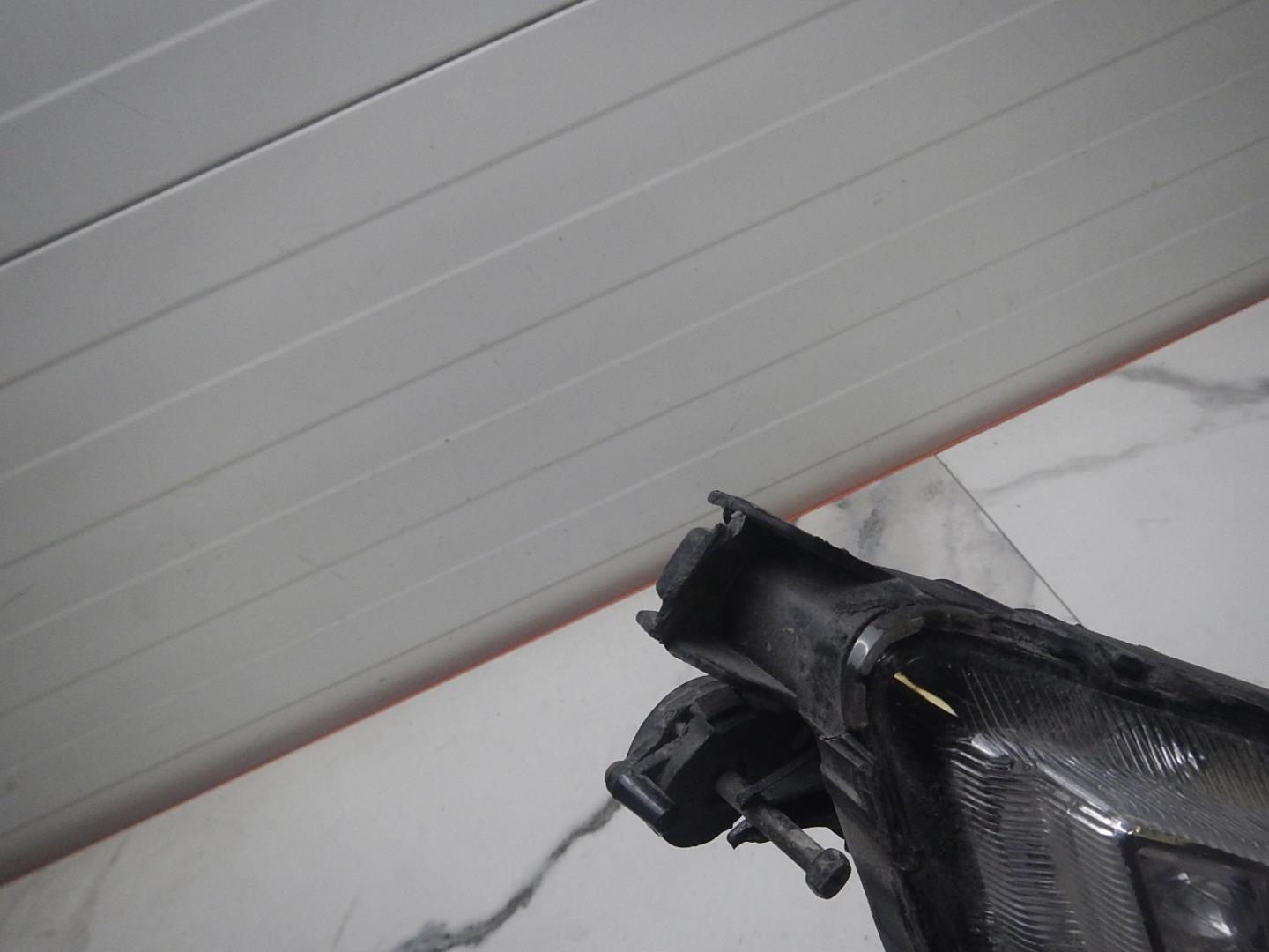 Фара противотуманная правая