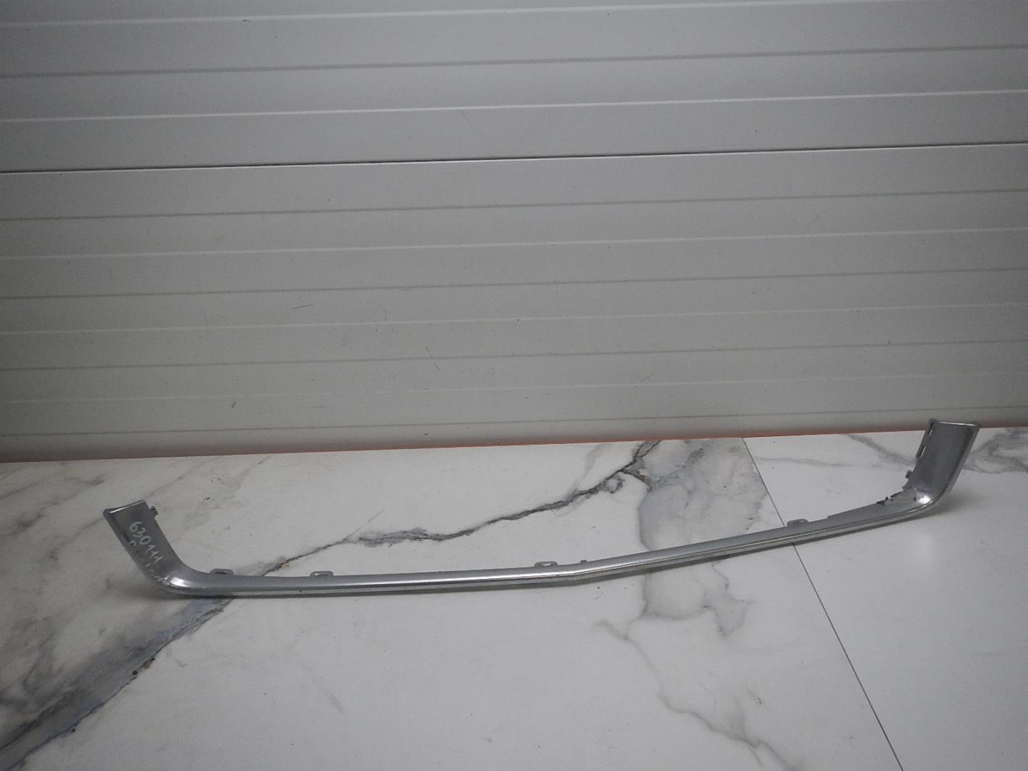 Молдинг переднего бампера