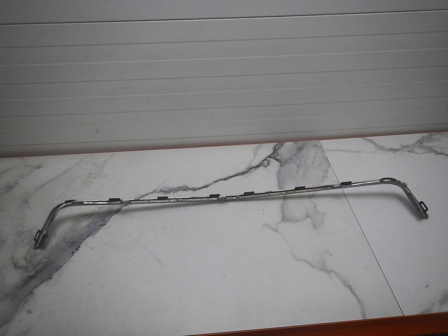 Молдинг переднего бампера