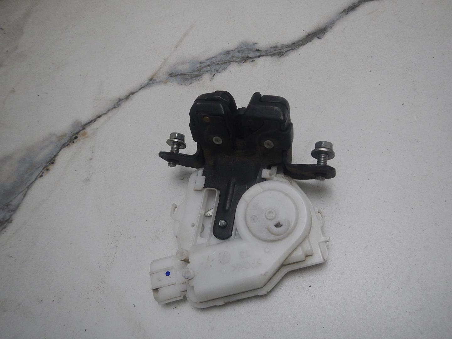 Замок багажника