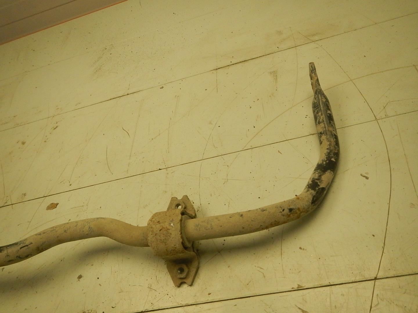 Стабилизатор передний