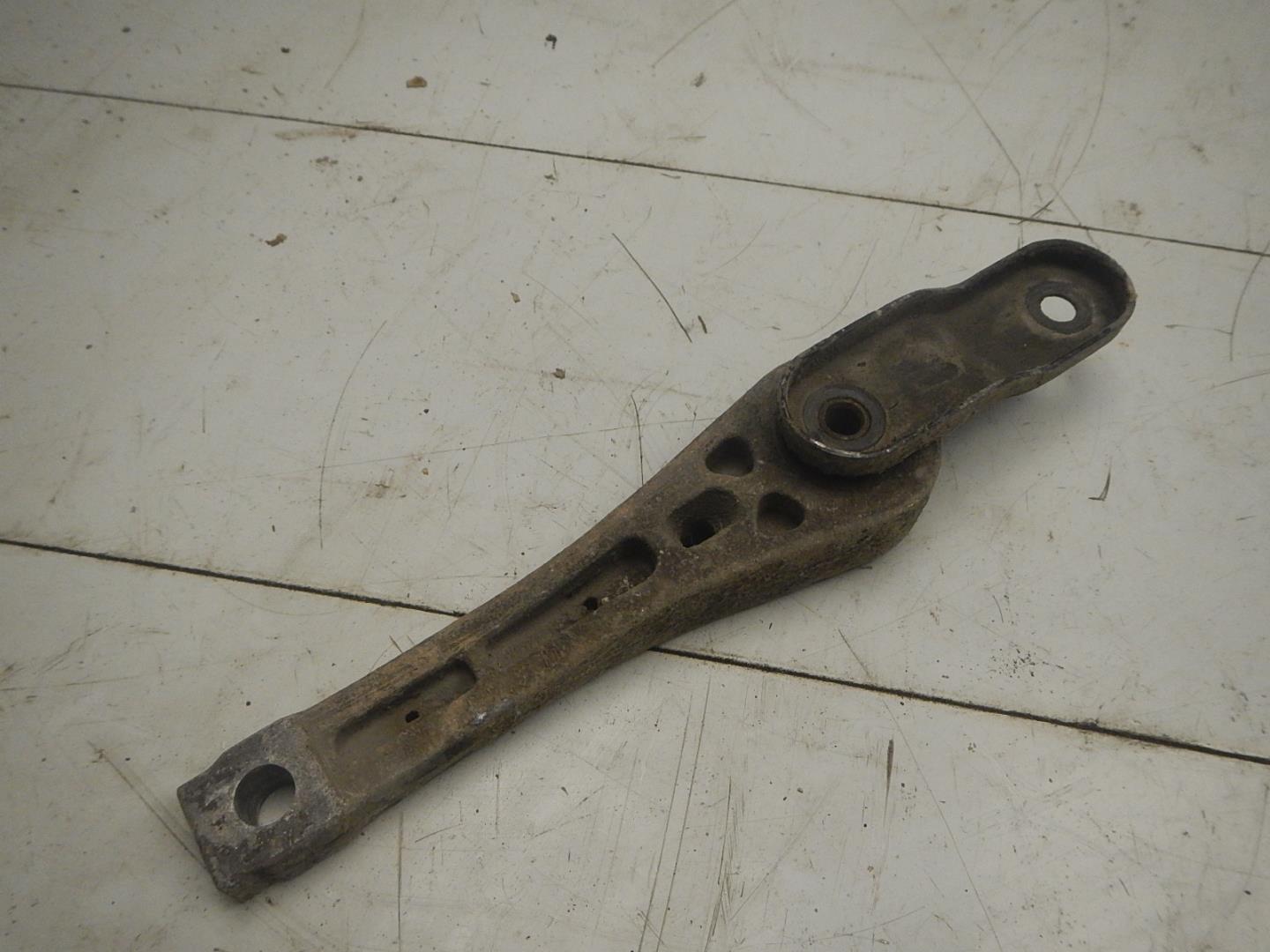 Опора двигателя задняя