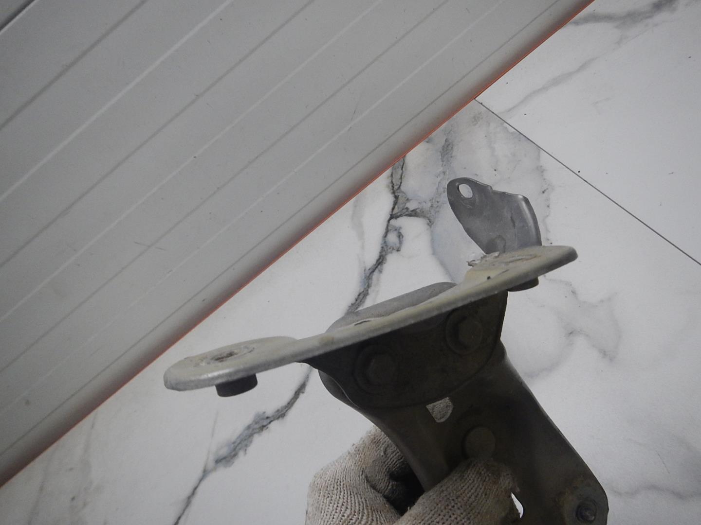 Кронштейн крепления крыла