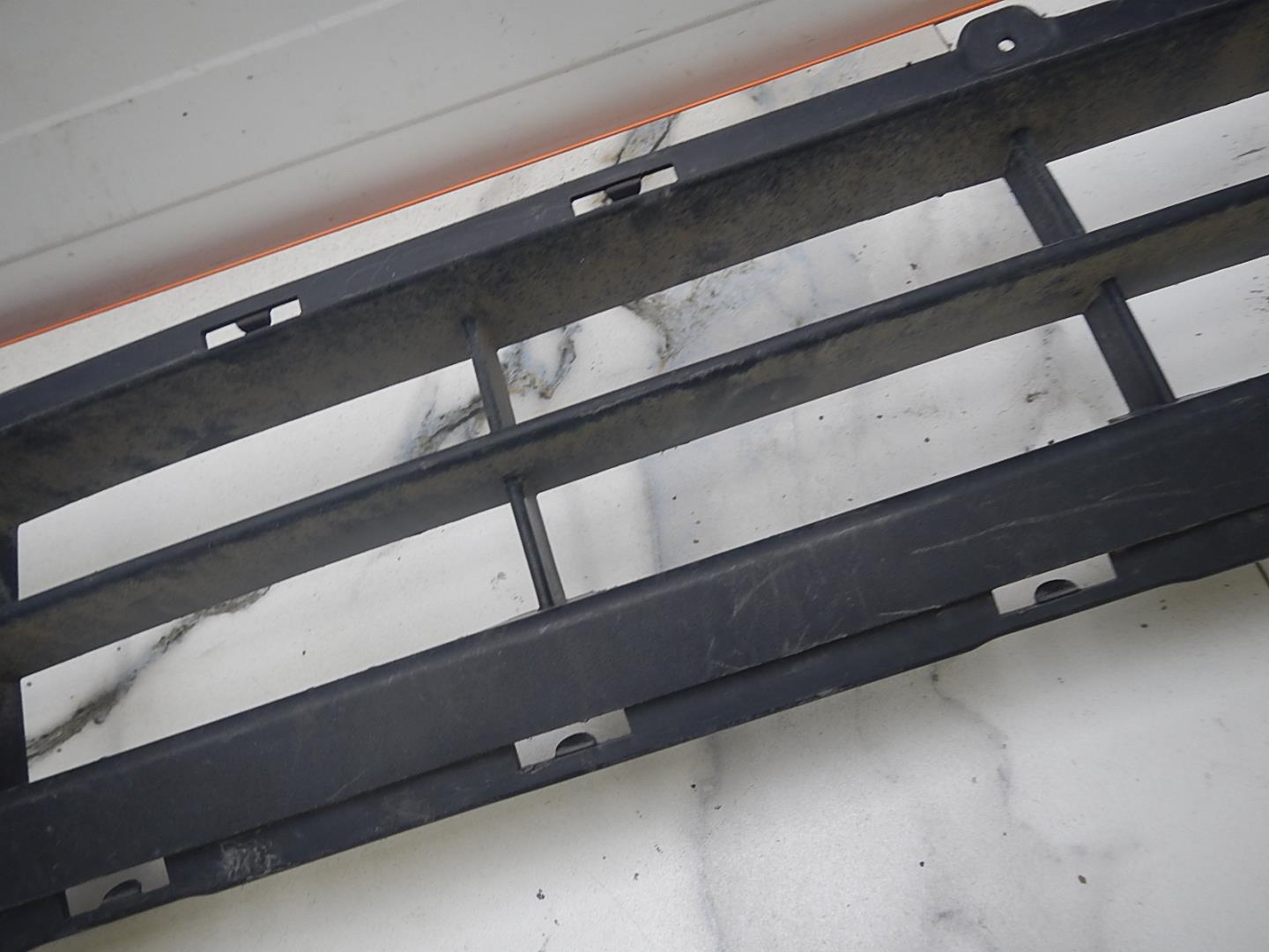 Решетка в бампер центральная