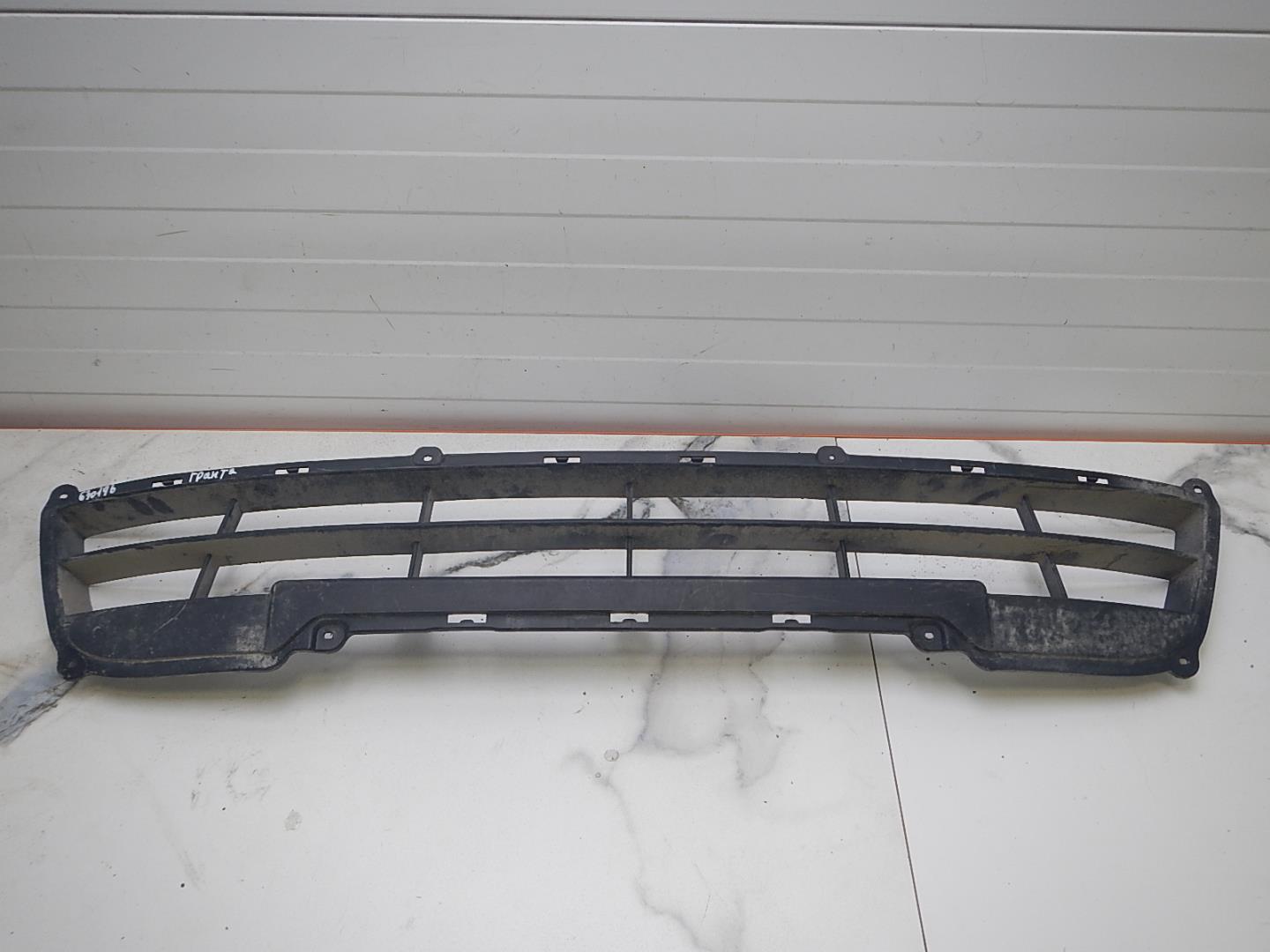 Решетка в бампер центральная
