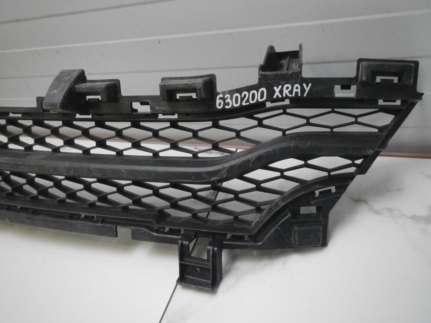 Решетка в бампер центральная