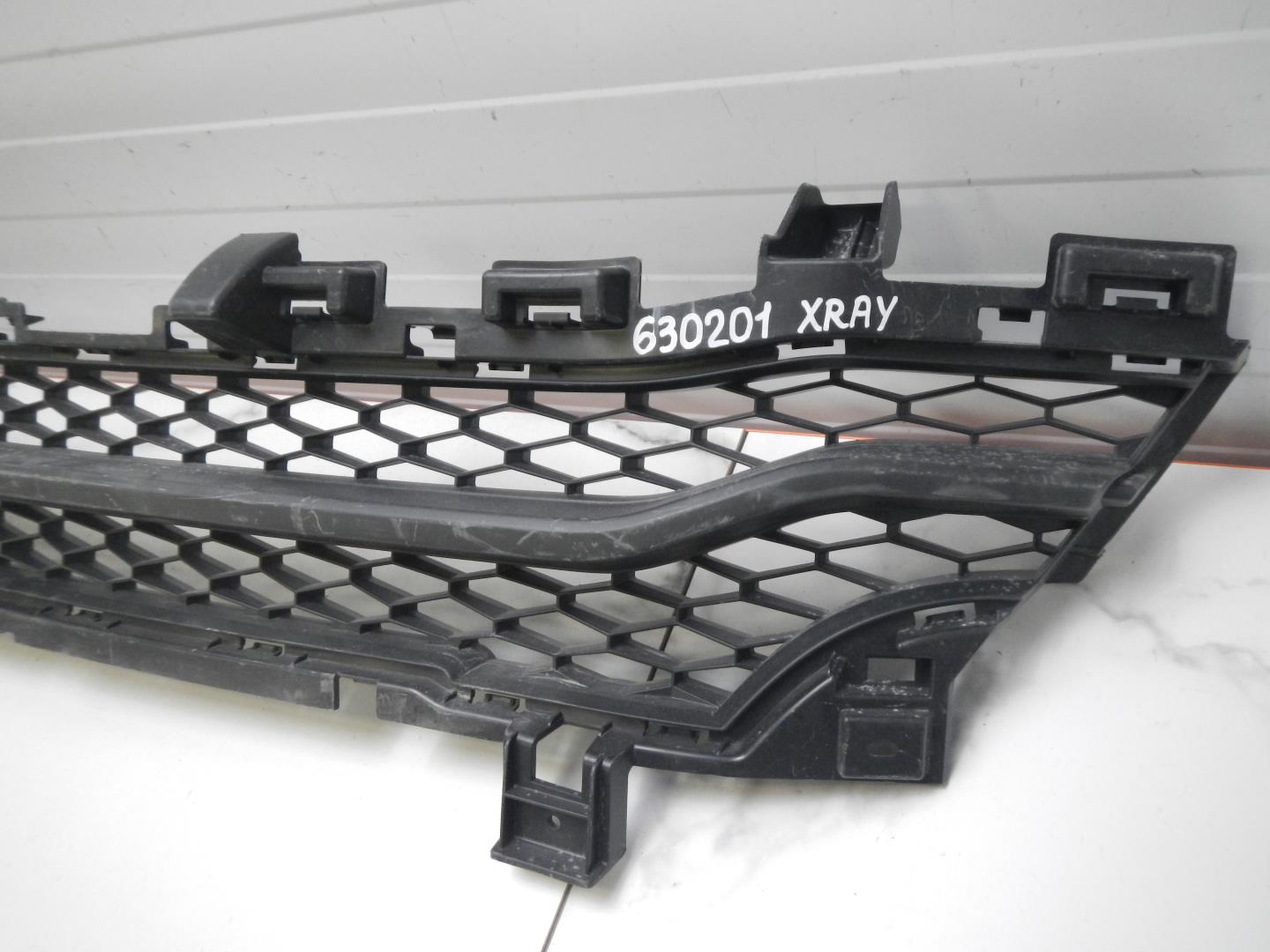 Решетка в бампер центральная