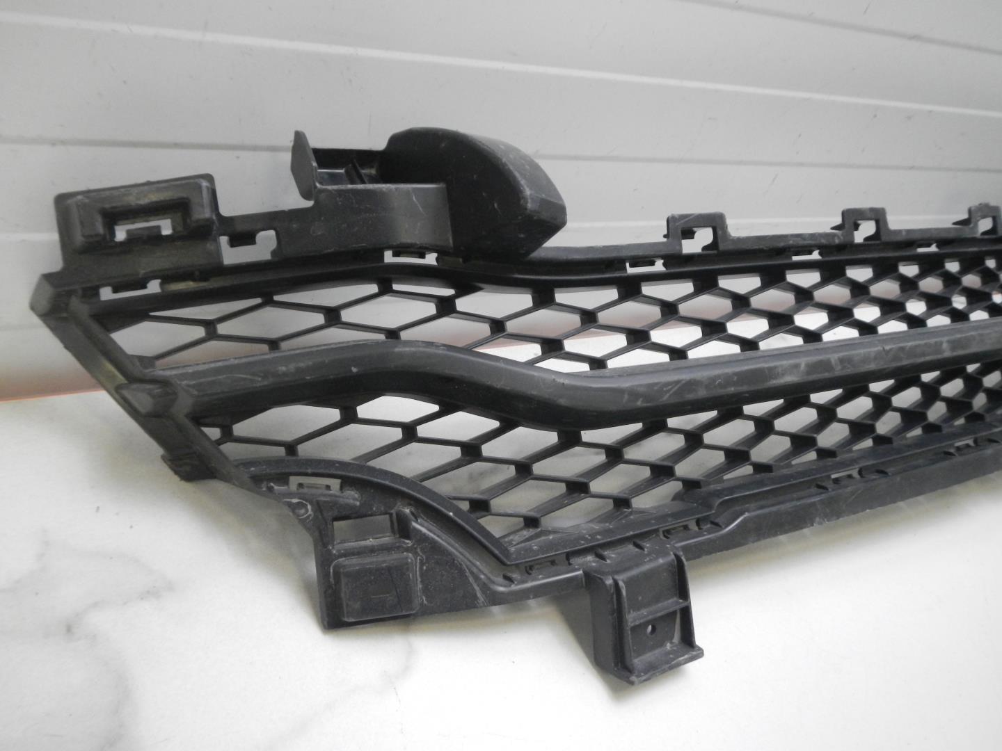 Решетка в бампер центральная