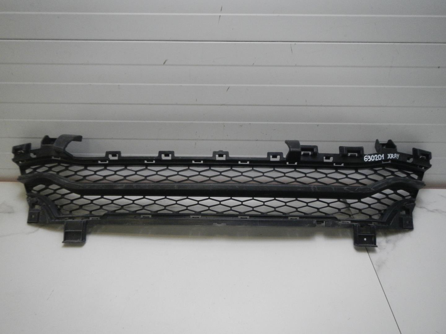 Решетка в бампер центральная