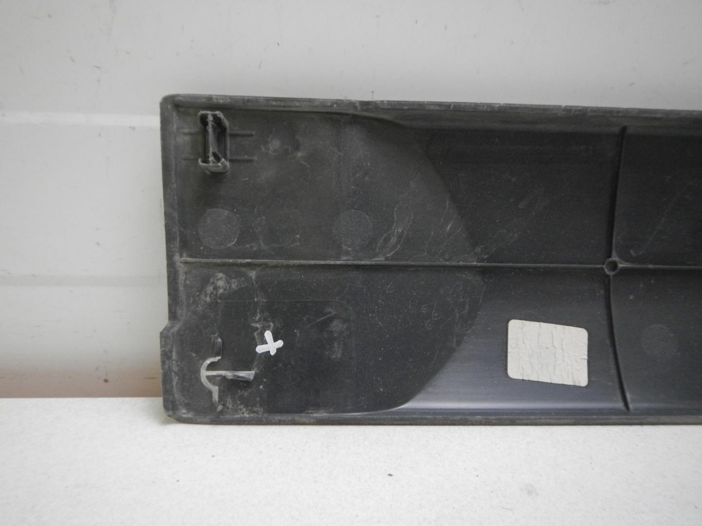 Молдинг задней левой двери