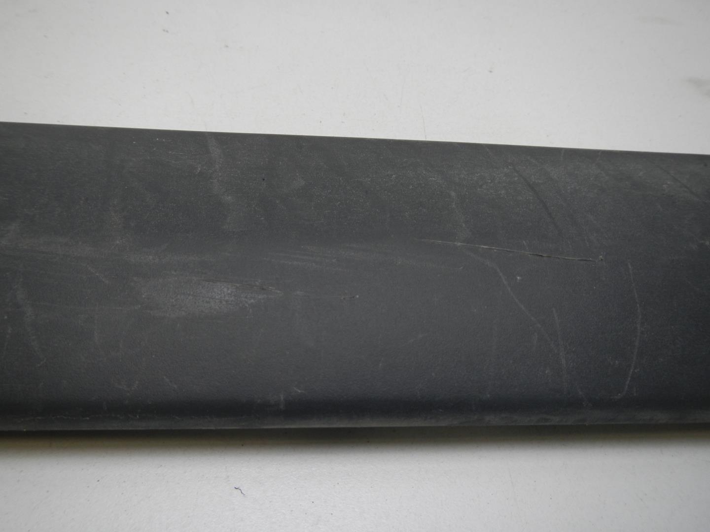 Молдинг задней левой двери