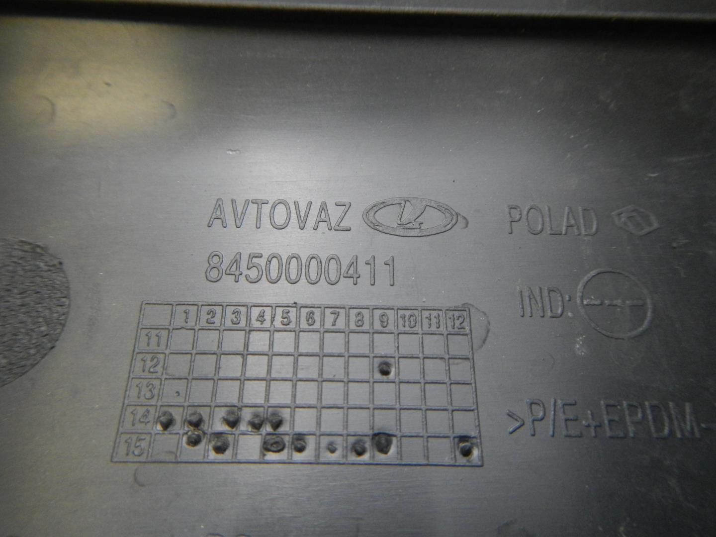 Молдинг задней левой двери