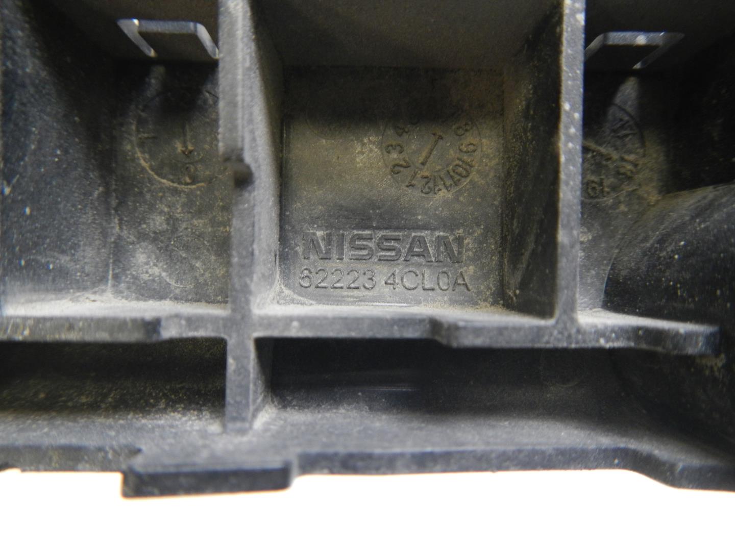 Кронштейн переднего бампера левый