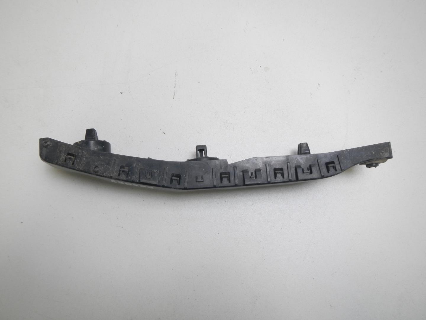 Кронштейн переднего бампера левый