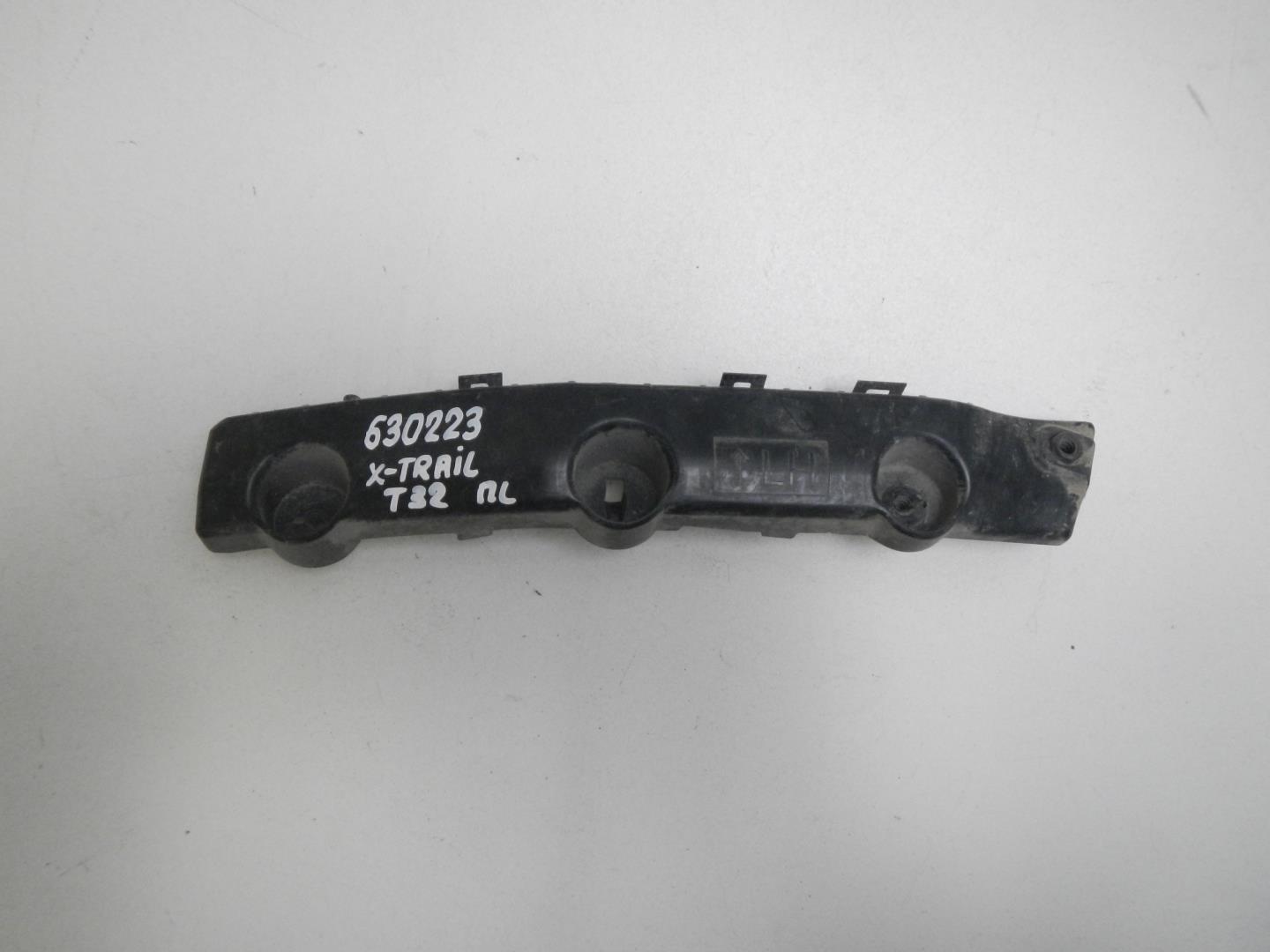 Кронштейн переднего бампера левый