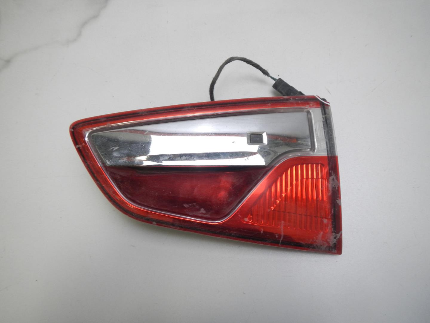 Фонарь задний внутренний правый