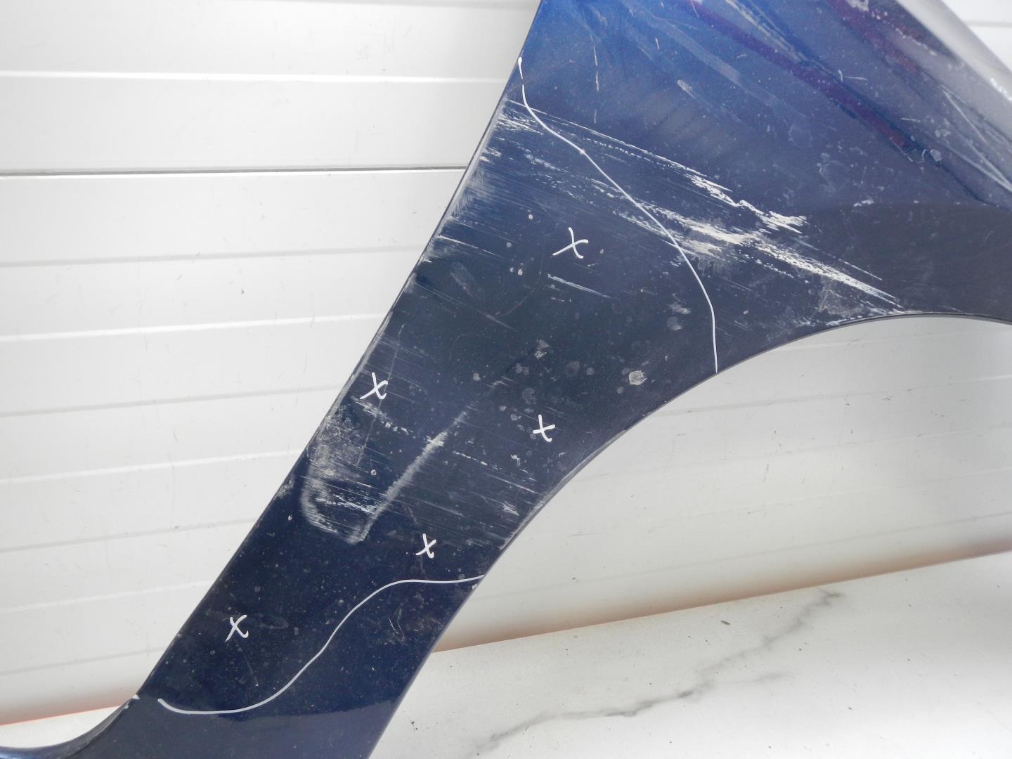 Крыло переднее правое