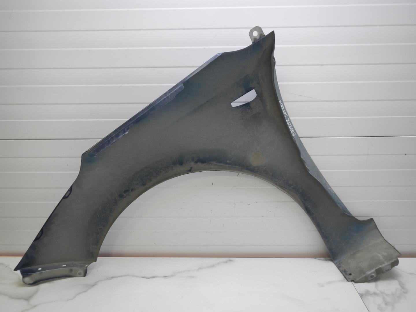 Крыло переднее правое