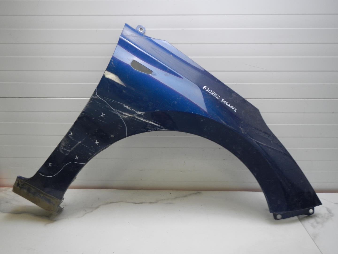 Крыло переднее правое