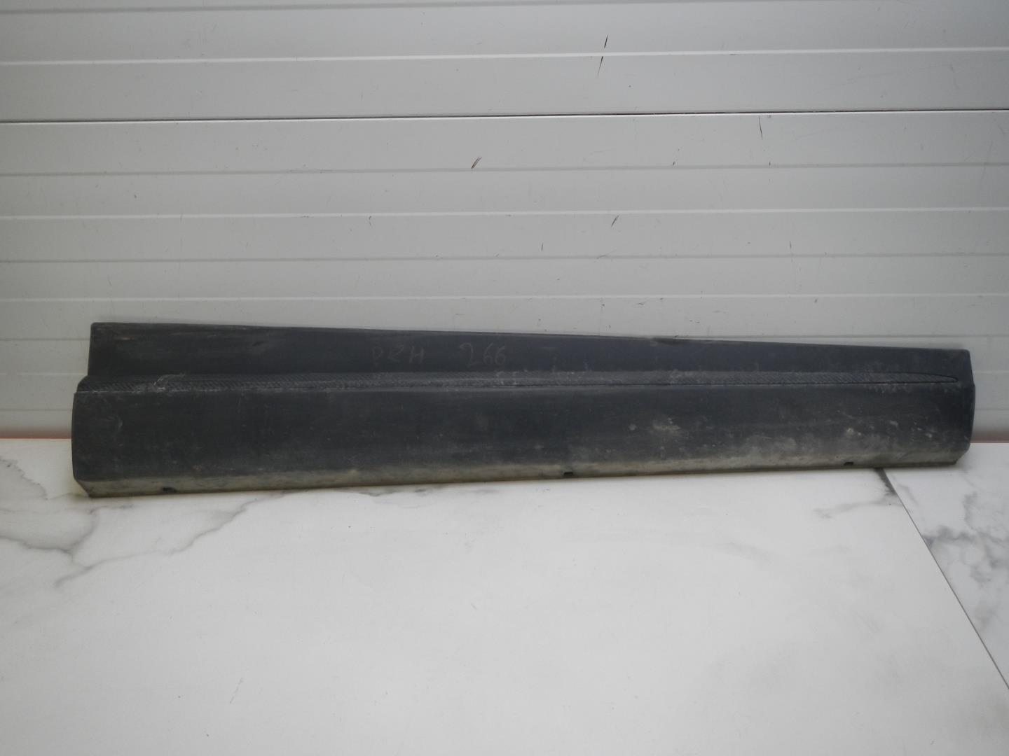 Молдинг передней правой двери